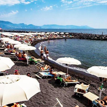 Villa Oplonti - Tra Napoli, Pompei E Sorrento ตอร์เร อันนุนซิอาตา ภายนอก รูปภาพ